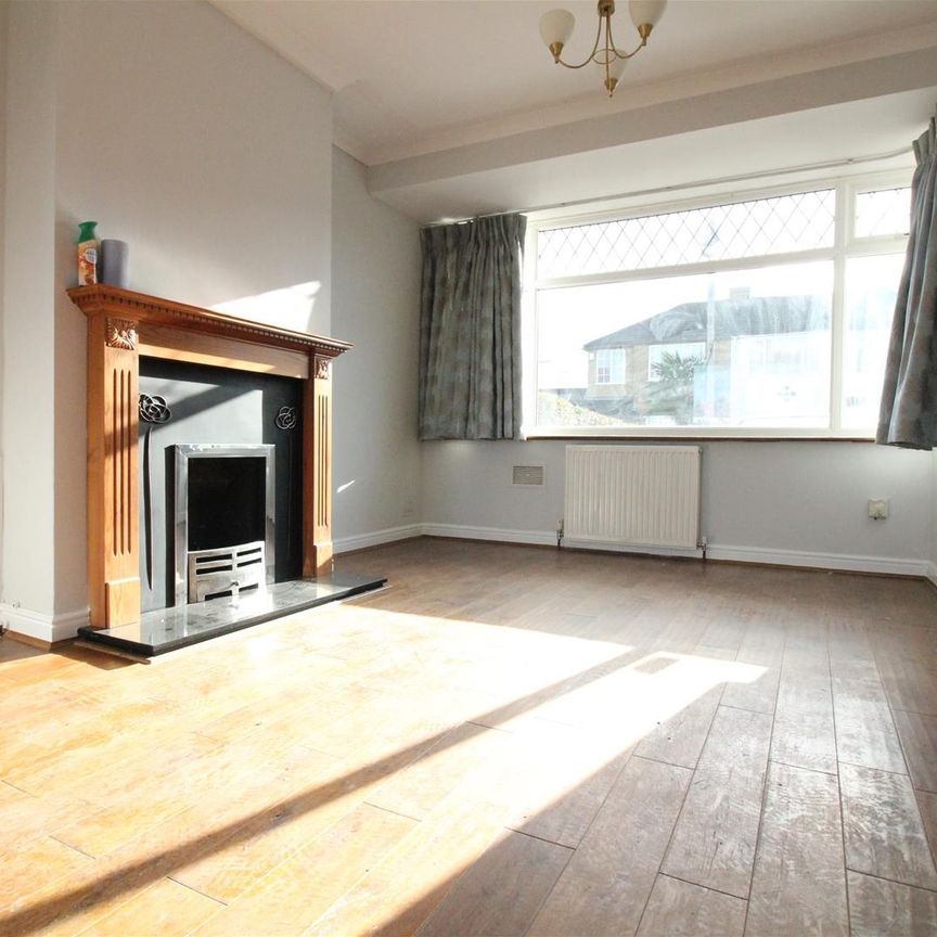 Oakleigh Road, Uxbridge - Photo 1