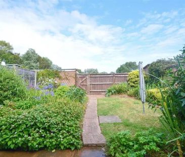 3 bedroom semi-detached house to rent - Photo 6