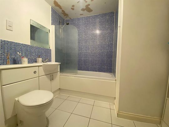 Crispin Way, Hillingdon, Middlesex, UB8 - Photo 1