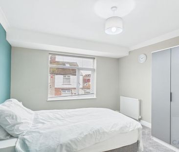 4 bedroom semi-detached house to rent - Photo 3