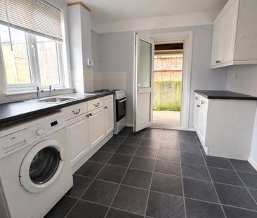 3 bedroom terraced house to rent - Photo 3