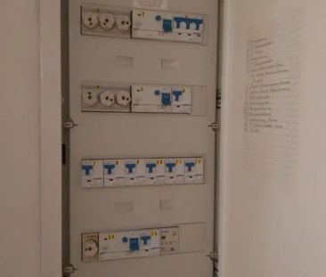 NEU - Zentrale 2-Zimmer-Wohnung mit Küchenblock im 2. Obergeschoß (... - Photo 6