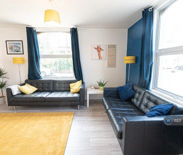 5 bedroom end of terrace house to rent - Photo 2