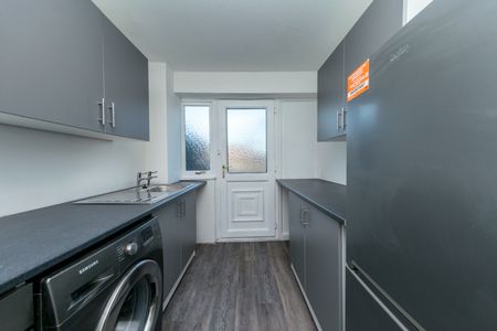 RBAOD LANE CLOSE BRAMLEY LEEDS LS13 2UD - Photo 2