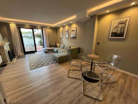 2 bedroom luxury Apartment for rent in Málaga, Andalusia - Photo 2