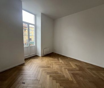 Appartement - T3 - Centre ville - TARARE, - Photo 4