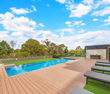 Luxurious Two Bedroom Apartment Set In A Garden Oasis - Photo 6