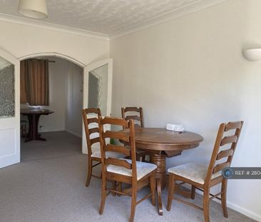 1 bedroom in a house share to rent - Photo 3