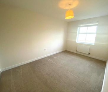 4 bedroom end of terrace house to rent - Photo 4