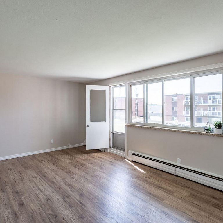 Garden Court Apartments - ALL INCLUSIVE - Photo 1