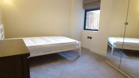 3 bedroom flat to rent - Photo 3