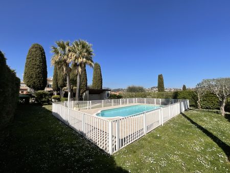 Location Appartement 4 pièces 98m² VILLENEUVE LOUBET 06270 - Photo 2