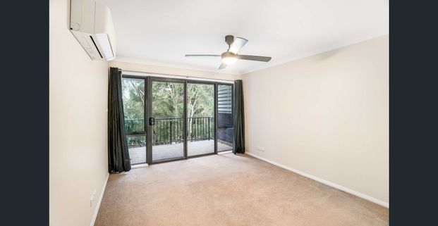 Quiet Townhouse In Shortland - Photo 1