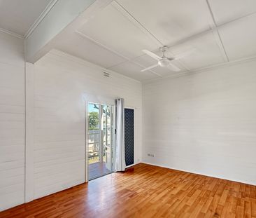 Charming Byron Beach House in the Heart of Town - Photo 1