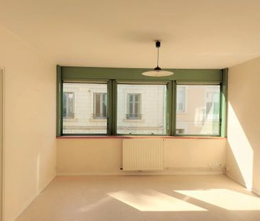 À LOUER – appartement type 2 avec parking dans le centre de TOURS •... - Photo 1