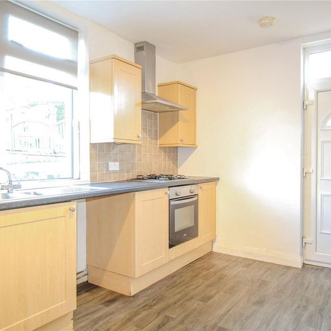 2 bedroom end of terrace house to rent - Photo 1
