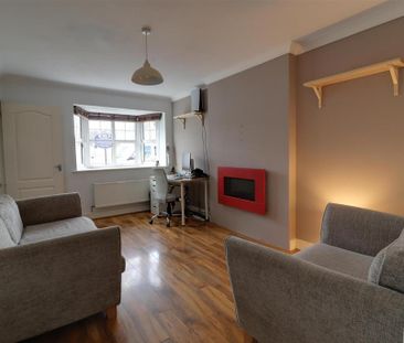 3 bedroom semi-detached house to rent - Photo 3