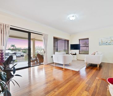 DUAL LIVING FAMILY HOME IN THE HEART OF CLEVELAND - Photo 2