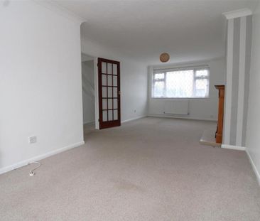 3 bedroom end of terrace house to rent - Photo 3