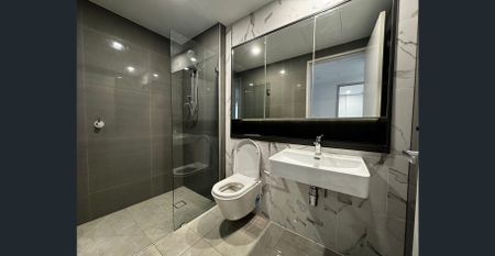 Modern 2-Bedroom Apartment with Parking - Photo 3