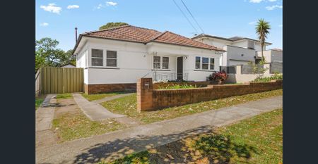 NEAT AND TIDY - PRIME LOCATION! - Photo 2