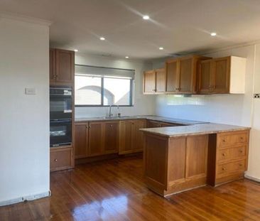 WALKING DISTANCE TO TRAIN STAITION - Photo 6