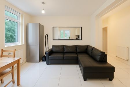 Room in a Shared Flat, Gated, SE16 - Photo 2