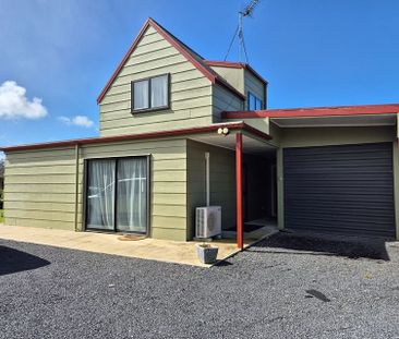Warm, Quiet, semi rural with garden and vie - Photo 1