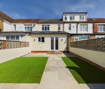 3 bedroom terraced house to rent - Photo 5