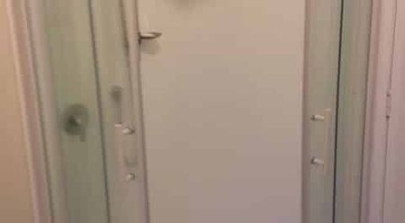 Sunny Karori 3-bedroom house with a garage - Photo 4