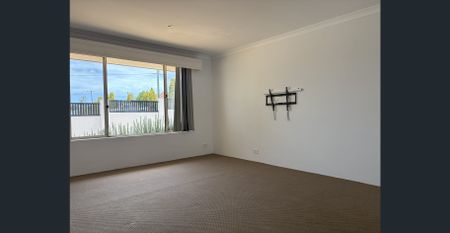 Perfect Family Home! - Photo 2