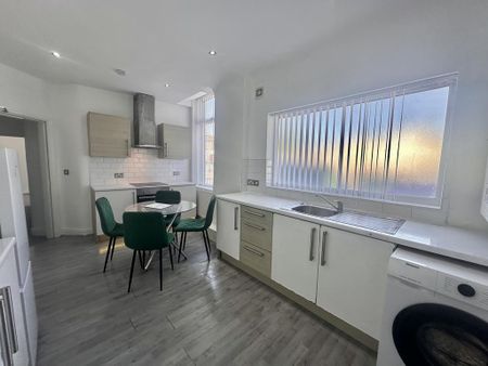 3 bedroom flat to rent - Photo 5