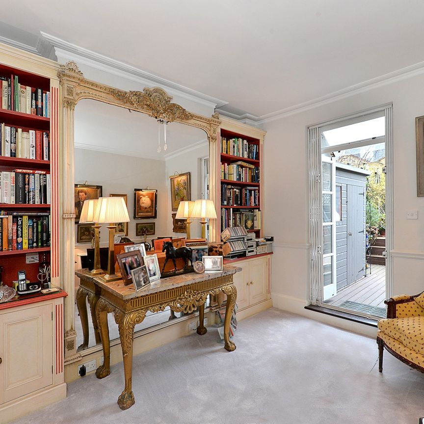 Graham Terrace, London, SW1W - Photo 1