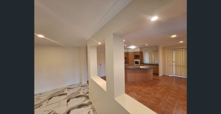 5 Bedroom house with Parent's retreat, ensuite and spa in Upper Coomera Gold Coast. - Photo 5