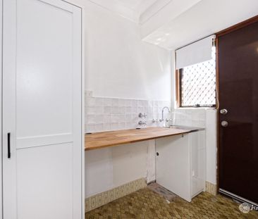 3X1 FAMILY HOME WITH HUGE BACKYARD!!! - Photo 5