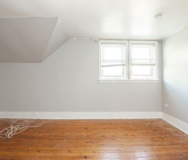 Spacious 2 Bedroom Upper Unit in Welland!! - Photo 1