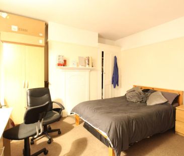 6 bedroom semi-detached house to rent - Photo 2