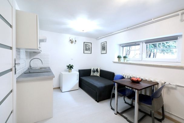 Umeblowana kawalerka w kameralnym budynku-Zacisze - Photo 1