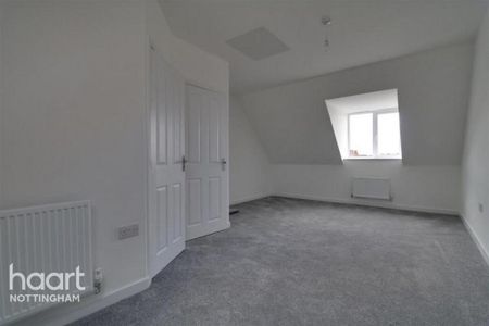 4 bedroom semi-detached house to rent - Photo 2