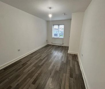 2 bedroom end of terrace house to rent - Photo 3