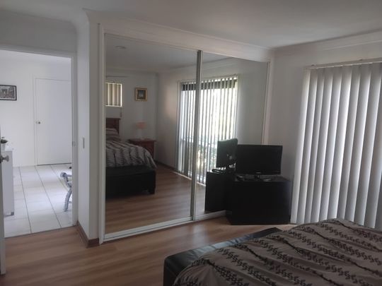 Shared Furnished House. Large Bedroom with Ensuite - Photo 1