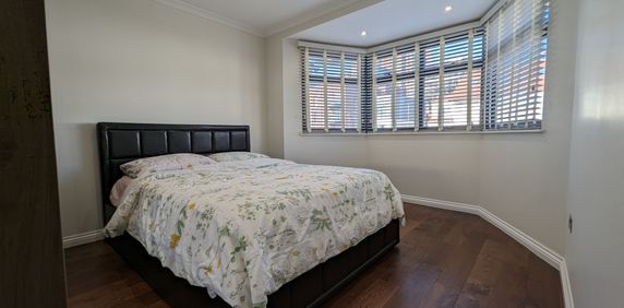Room to Let Cool Oak Lane West Hendon NW9 - Photo 2