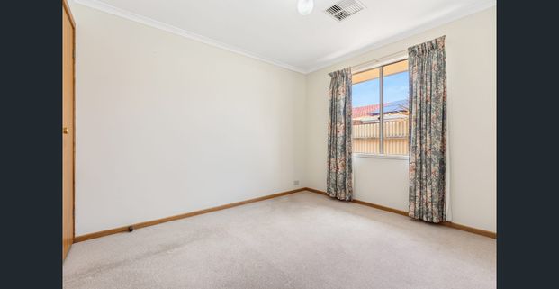 Spacious Family Home on a Large Block Just Minutes from O’Sullivan Beach - Photo 1