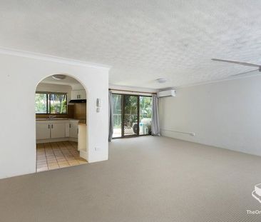 Prime Main Beach Apartment with New Carpet and Freshly Painted Ceil... - Photo 1