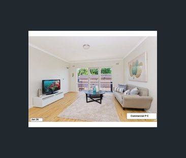 Top Floor Apartment - Perfectly located - Close to Transport - Photo 1