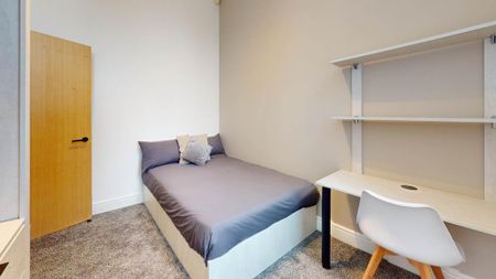 5 bedroom flat to rent - Photo 4