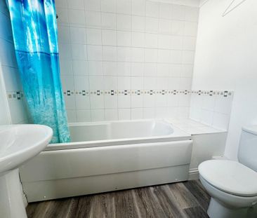 3 bedroom end of terrace house to rent - Photo 4