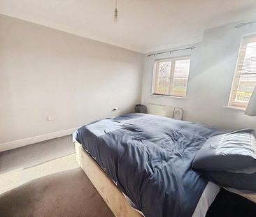 Warren Road, Ashford, Surrey, TW15 1SD - Photo 2