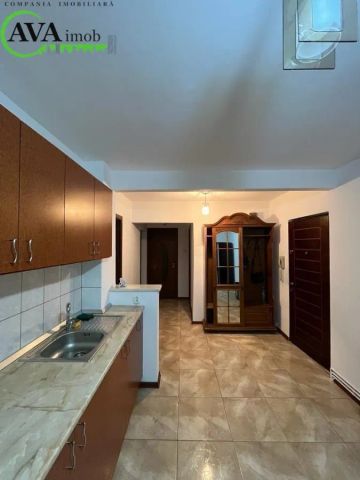 Inchiriez apartament 2 decomandate, etaj 3, cu centrala, Zona de Sus - Photo 4