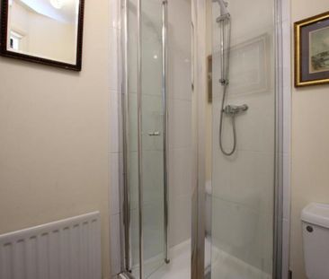 *** STUDENT HOUSE *** A fantastic opportunity to rent a room in thi... - Photo 6